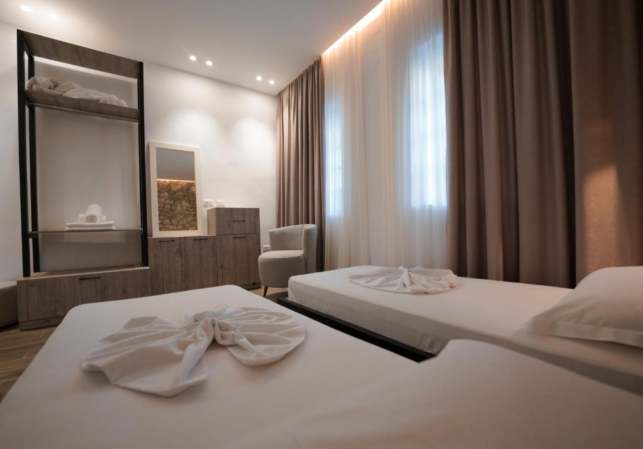 Helin'S Hostel By Backpackers เบราท ภายนอก รูปภาพ