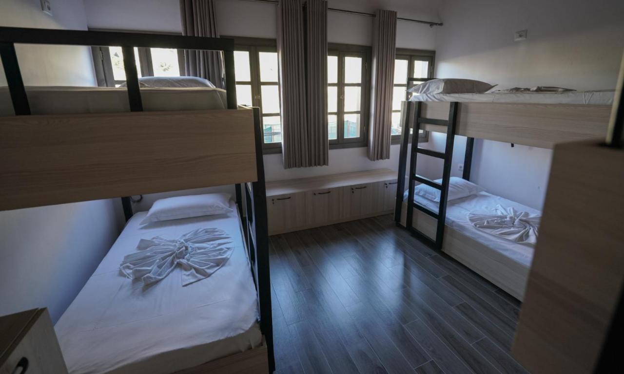 Helin'S Hostel By Backpackers เบราท ภายนอก รูปภาพ