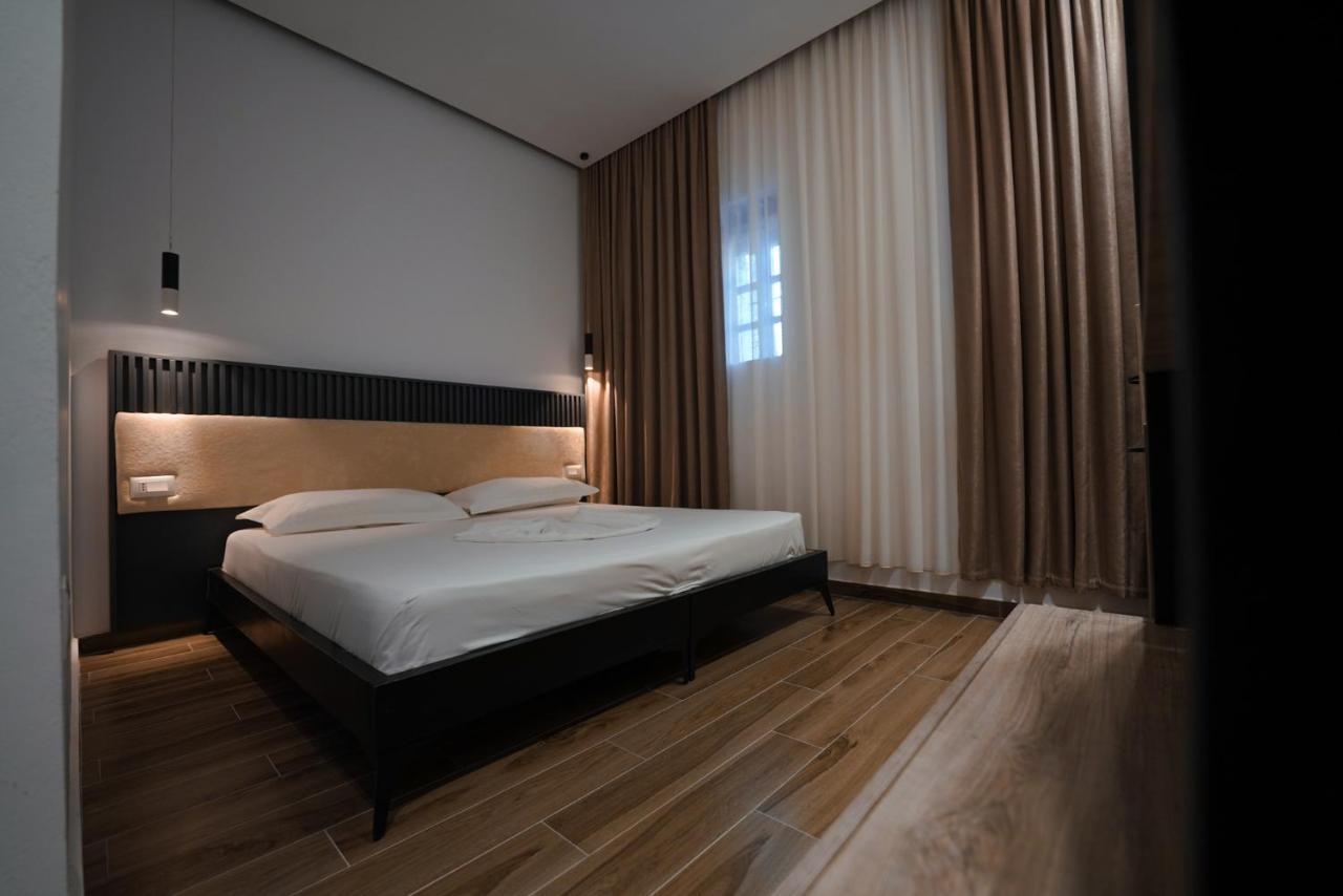 Helin'S Hostel By Backpackers เบราท ภายนอก รูปภาพ