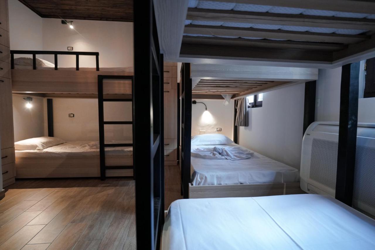 Helin'S Hostel By Backpackers เบราท ภายนอก รูปภาพ