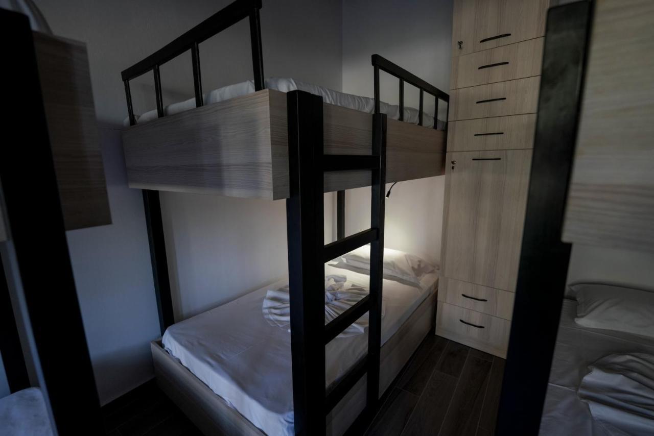 Helin'S Hostel By Backpackers เบราท ภายนอก รูปภาพ