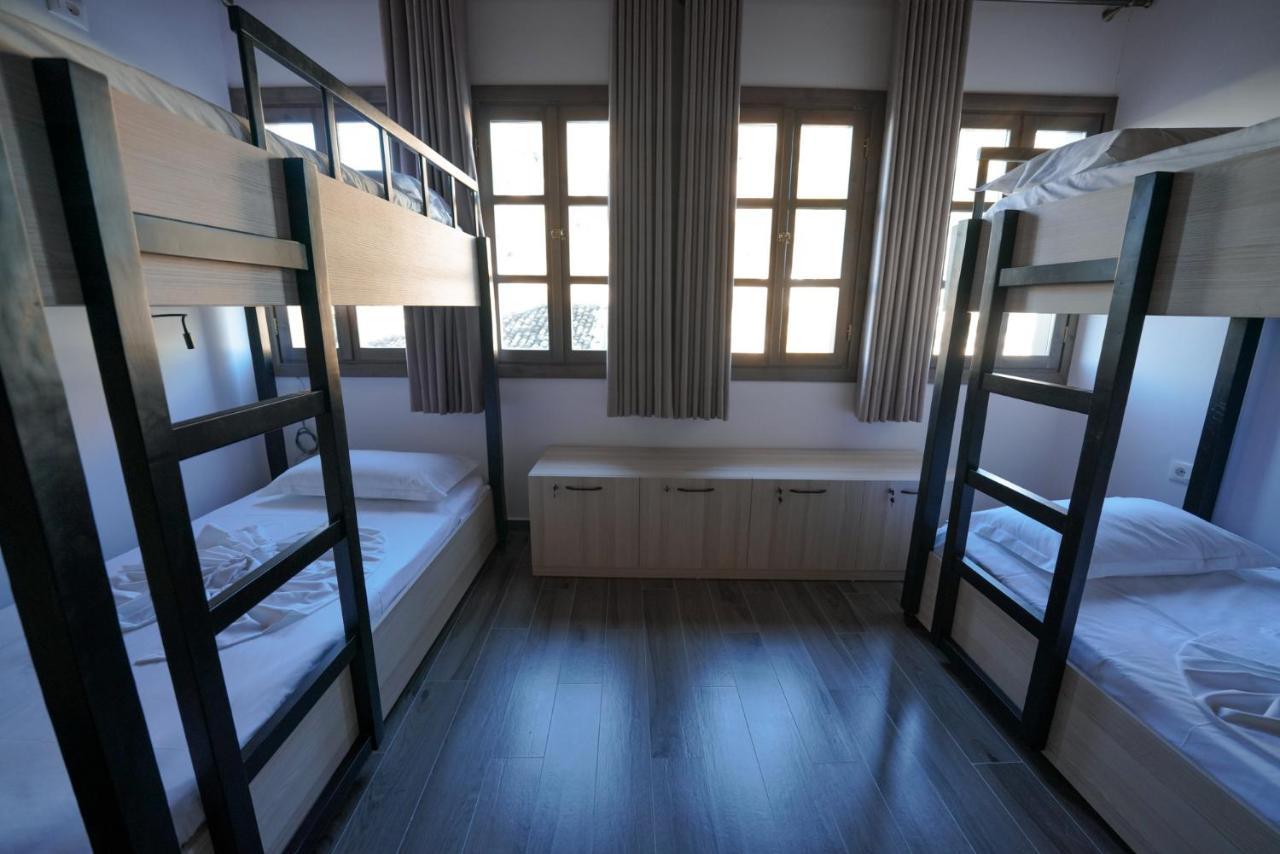 Helin'S Hostel By Backpackers เบราท ภายนอก รูปภาพ