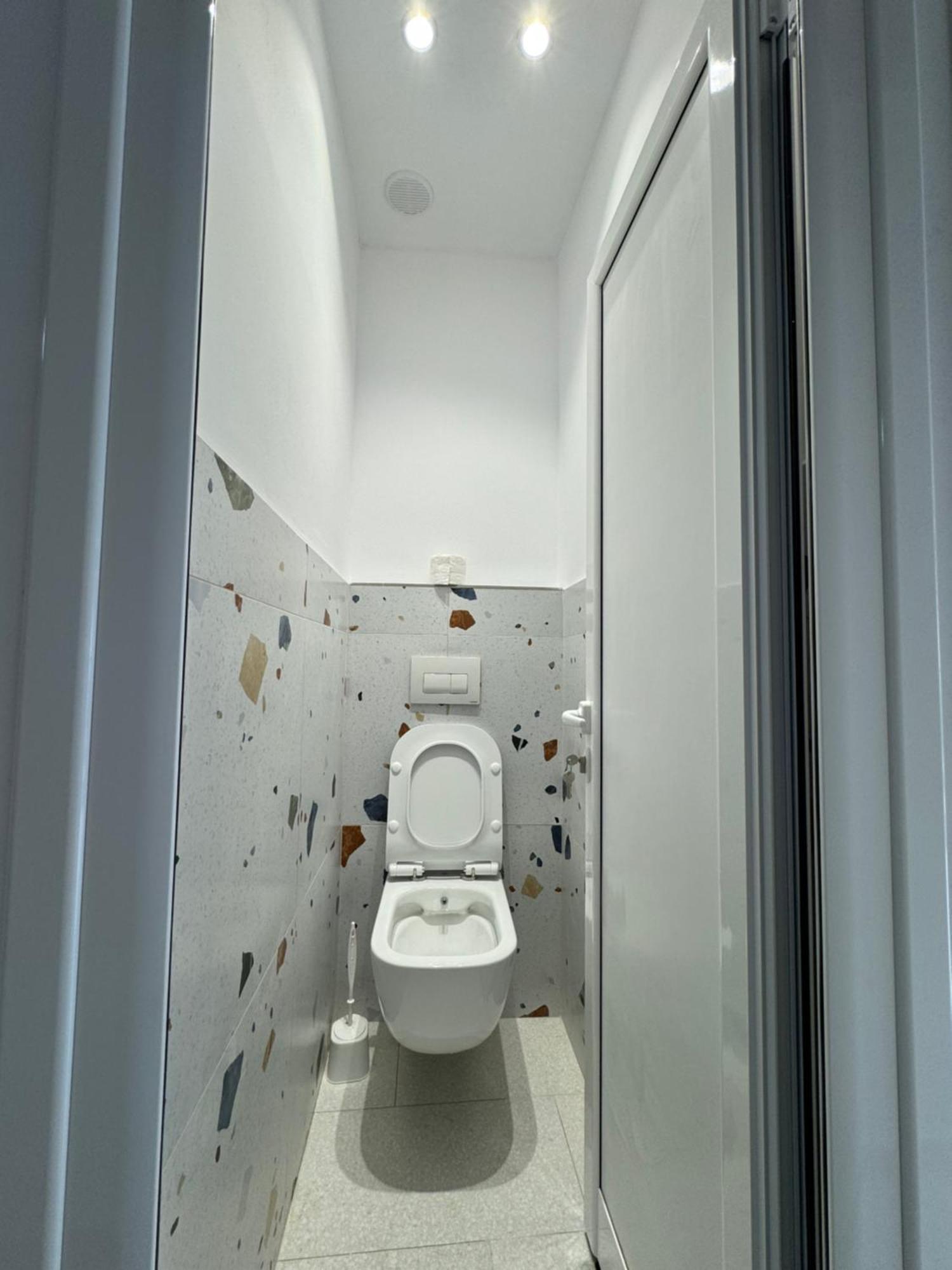 Helin'S Hostel By Backpackers เบราท ภายนอก รูปภาพ